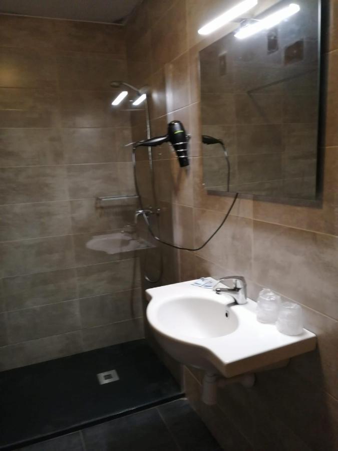 Hostal Mara A Coruna Luaran gambar