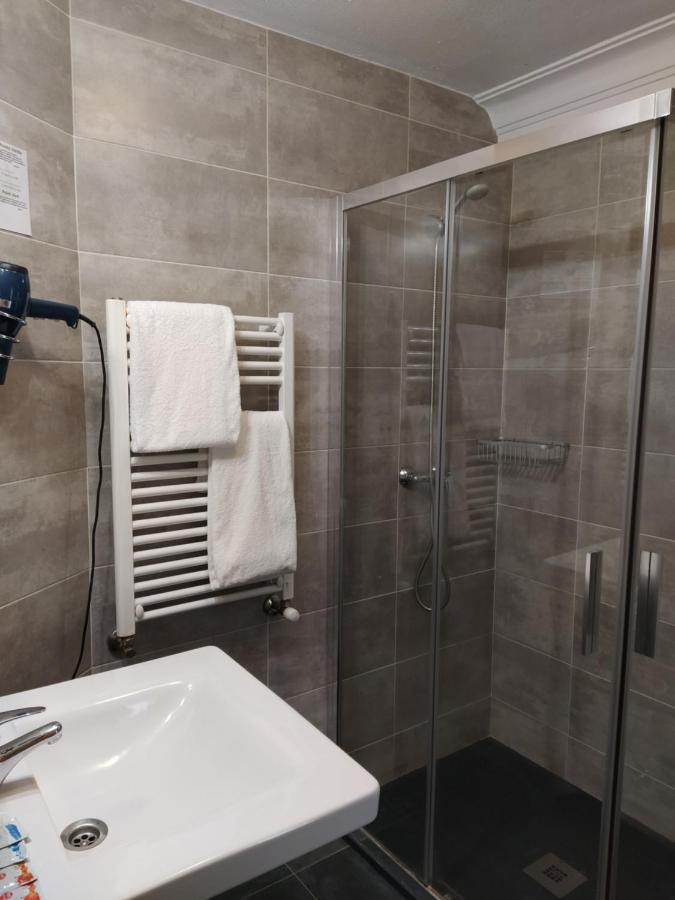 Hostal Mara A Coruna Luaran gambar